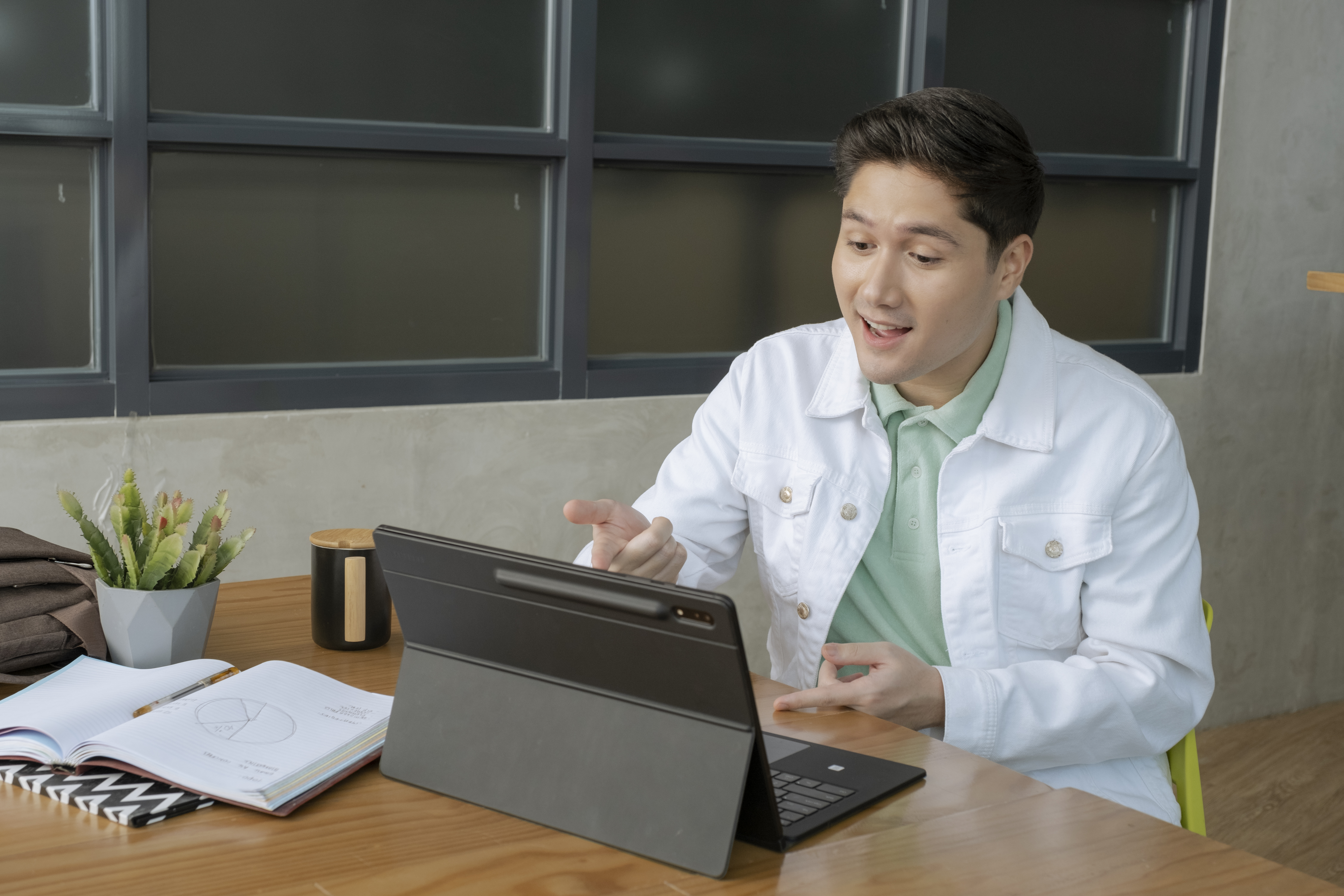 guy presenting using tablet